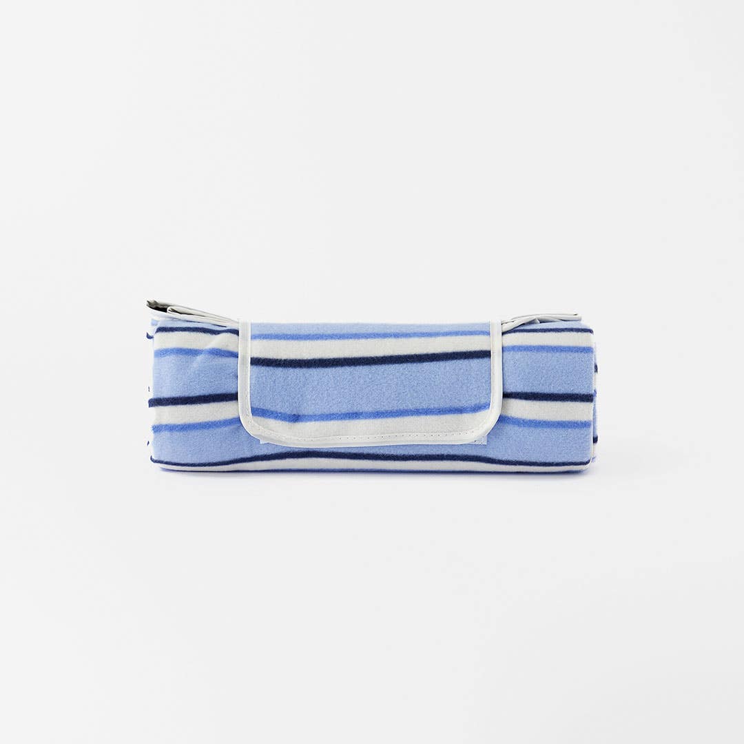 https://s3-ap-southeast-2.amazonaws.com/fusionfactory.commerceconnect.bbnt.production/pim_media/000/166/030/M_F_Atticus-Wicker-Picnic-Cooler-with-Picnic-Rug_Blue-White_23375601_V2_SI.jpg?1721622915