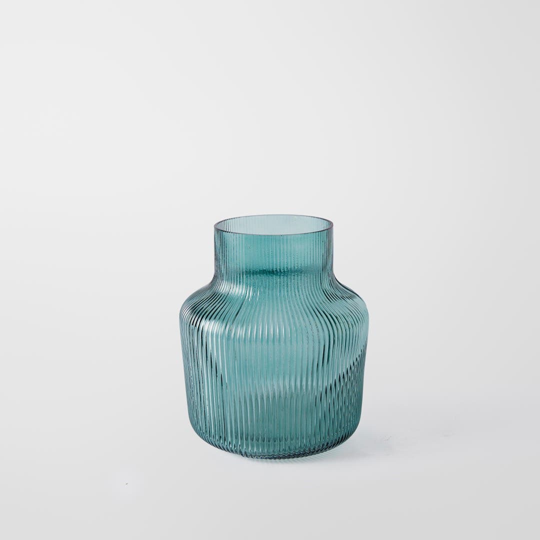 https://s3-ap-southeast-2.amazonaws.com/fusionfactory.commerceconnect.bbnt.production/pim_media/000/152/131/M_F_Bennett_Ribbed_Glass_Vase_Med_Emerald_22936701_SI.jpg?1690849673