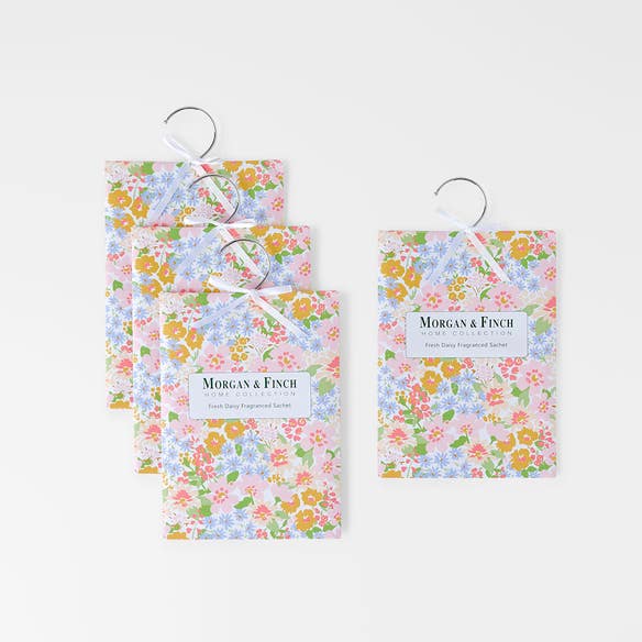 https://s3-ap-southeast-2.amazonaws.com/fusionfactory.commerceconnect.bbnt.production/pim_media/000/191/240/M_F_Cleo-Hanging-Sachet-S4_Fresh-Daisy_26107901_SI.jpg?1742533780