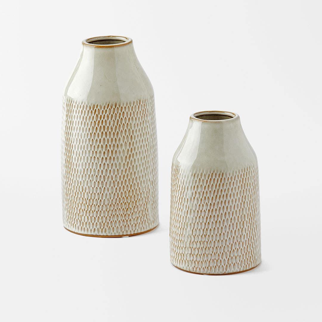 https://s3-ap-southeast-2.amazonaws.com/fusionfactory.commerceconnect.bbnt.production/pim_media/000/166/068/M_F_Della-Vase_Stone_23366_R_SI.jpg?1721626450