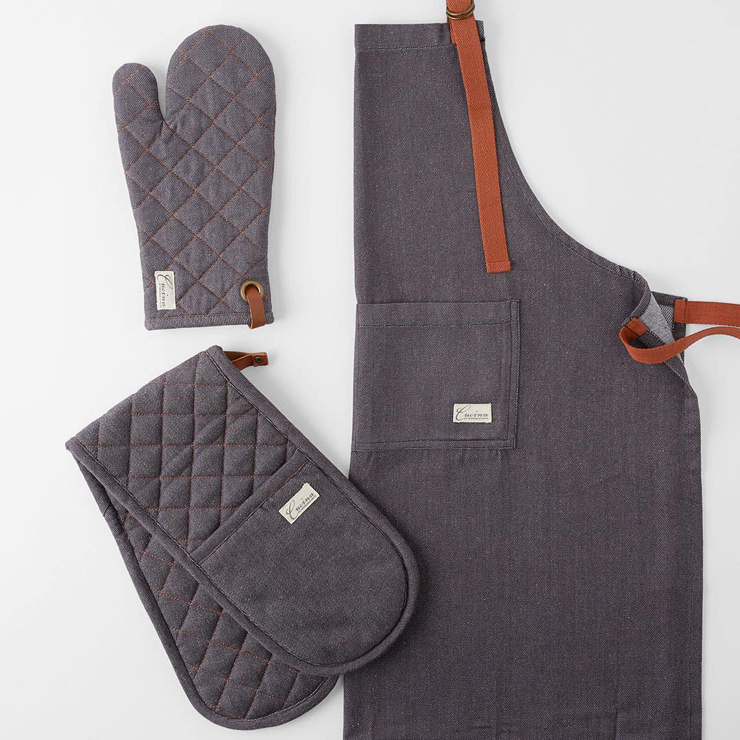 https://s3-ap-southeast-2.amazonaws.com/fusionfactory.commerceconnect.bbnt.production/pim_media/000/160/613/M_F_Denim-Apron-Glove-Oven_Denim_19690_R_SI.jpg?1708403678