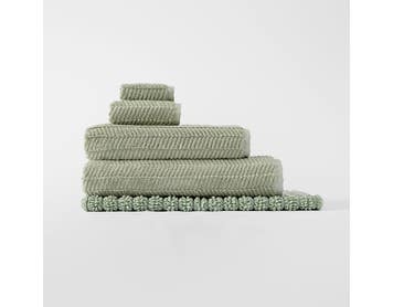 https://s3-ap-southeast-2.amazonaws.com/fusionfactory.commerceconnect.bbnt.production/pim_media/000/190/685/M_F_Devon-BT-BS-BM-HT-FW_Mineral-Green_20464810_SI.jpg?1741238249