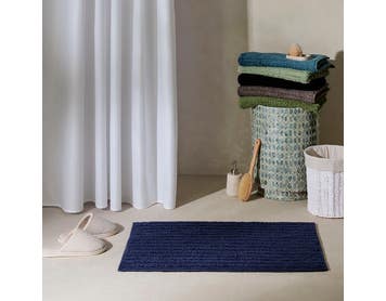 https://s3-ap-southeast-2.amazonaws.com/fusionfactory.commerceconnect.bbnt.production/pim_media/000/208/067/M_F_Devon-Bath-Mat_Navy_20481410_R_LS_SI.jpg?1770170412