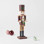 https://s3-ap-southeast-2.amazonaws.com/fusionfactory.commerceconnect.bbnt.production/pim_media/000/196/463/M_F_EN_Painted-Wooden_Nutcracker_26226801_14740_SI.jpg?1750652105