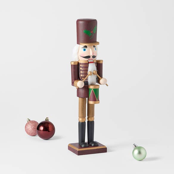 https://s3-ap-southeast-2.amazonaws.com/fusionfactory.commerceconnect.bbnt.production/pim_media/000/196/463/M_F_EN_Painted-Wooden_Nutcracker_26226801_14740_SI.jpg?1750652105