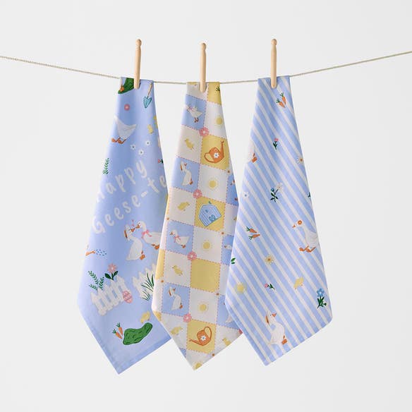 https://s3-ap-southeast-2.amazonaws.com/fusionfactory.commerceconnect.bbnt.production/pim_media/000/207/419/M_F_Easter26_Happy-Geese-ter-TT-S3_Blue_26641201_SI.jpg?1769469194