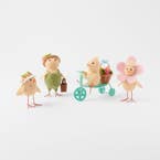 https://s3-ap-southeast-2.amazonaws.com/fusionfactory.commerceconnect.bbnt.production/pim_media/000/204/929/M_F_Easter26_T2-Farmer-Chick-Flower-hat-Bike_RANGE_26616_R_SI.jpg?1764133011