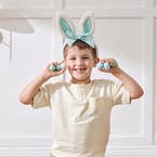 https://s3-ap-southeast-2.amazonaws.com/fusionfactory.commerceconnect.bbnt.production/pim_media/000/207/649/M_F_Easter_26_Studio_Headbands_Glasses-Boucle_Gingham-Boucle_Daisy-T1_Close-up_SI.jpg?1769560457