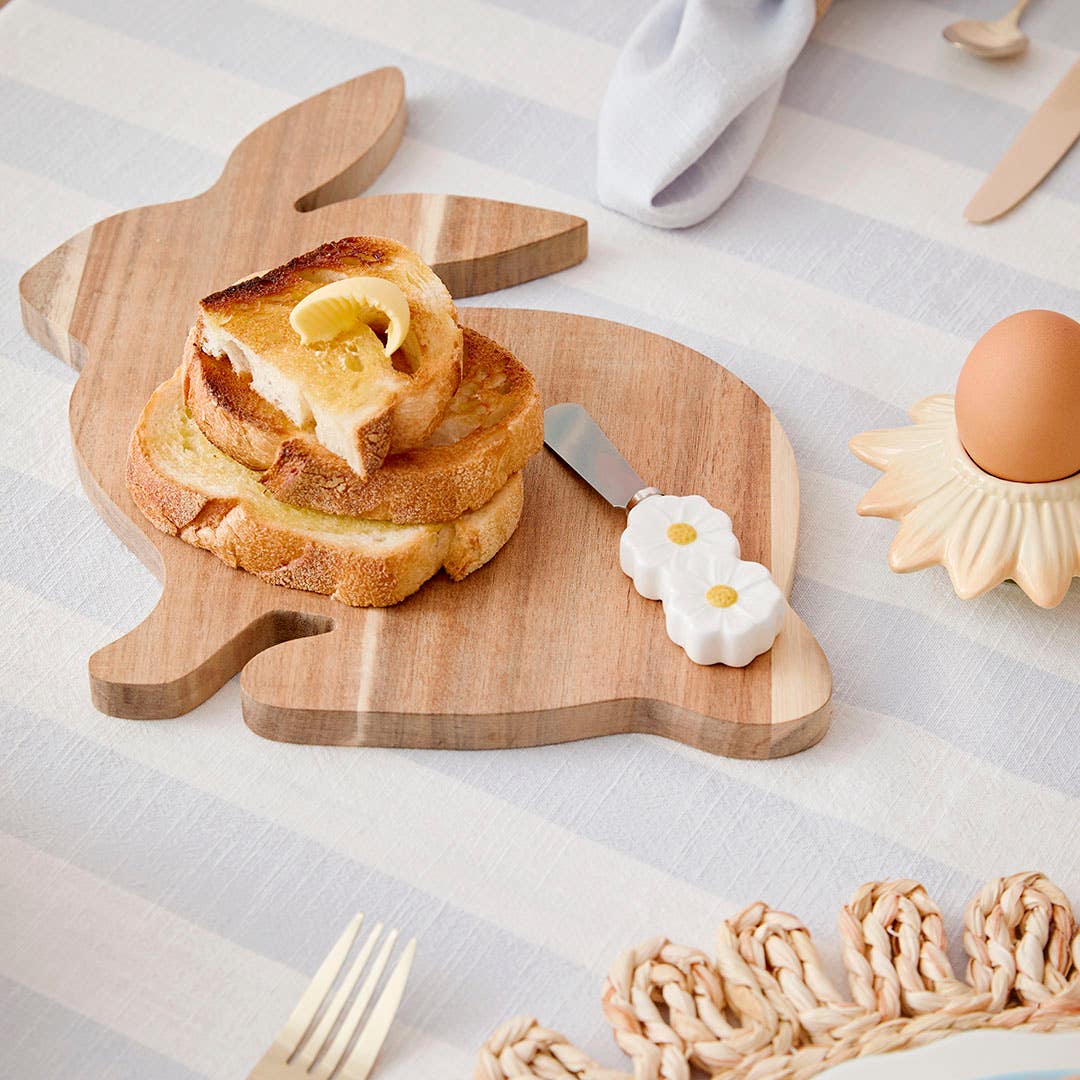 https://s3-ap-southeast-2.amazonaws.com/fusionfactory.commerceconnect.bbnt.production/pim_media/000/185/991/M_F_Easter_E25_LS_Studio_Dining_Meadow-Trails-Set_Blue-Wooden-Bunny-Serving-Board-Daisy-Spreader_SI.jpg?1735792454