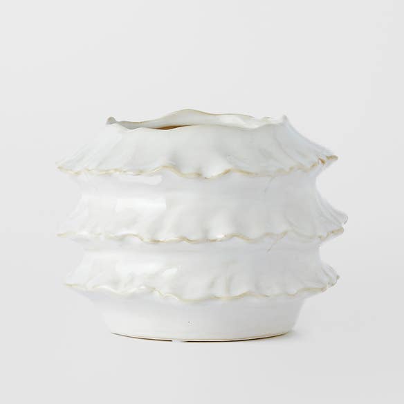 https://s3-ap-southeast-2.amazonaws.com/fusionfactory.commerceconnect.bbnt.production/pim_media/000/169/035/M_F_Frill-Ceramic-Vase-Lrg_White_25870701_SI.jpg?1725341382
