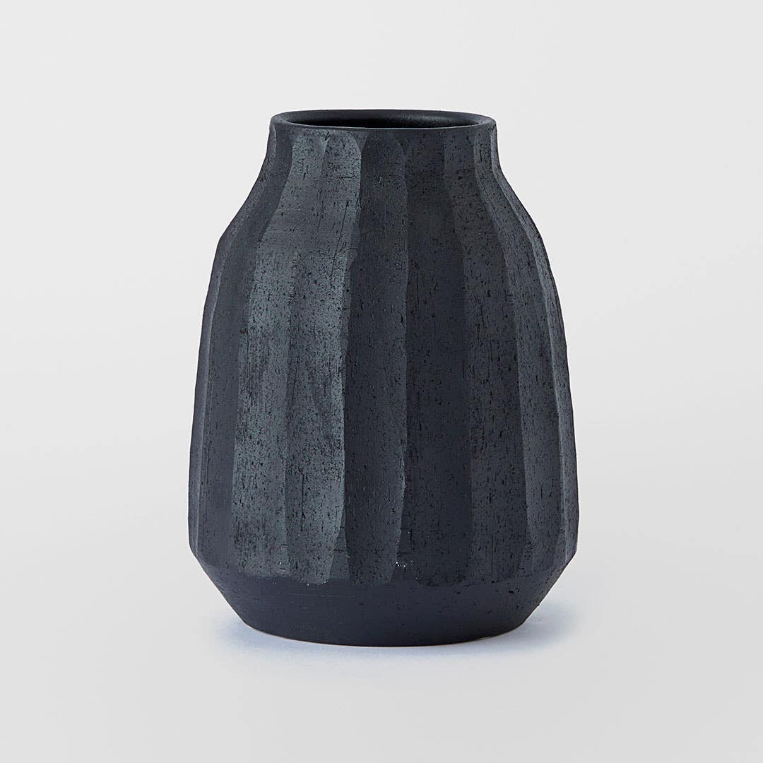 https://s3-ap-southeast-2.amazonaws.com/fusionfactory.commerceconnect.bbnt.production/pim_media/000/169/299/M_F_Hagen-Vase-Lrg_Black_25871001_SI.jpg?1725520779
