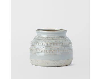 https://s3-ap-southeast-2.amazonaws.com/fusionfactory.commerceconnect.bbnt.production/pim_media/000/169/315/M_F_Helena-Ceramic-Vase-Squat_Light-Blue_25870601_SI.jpg?1725521366