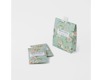 https://s3-ap-southeast-2.amazonaws.com/fusionfactory.commerceconnect.bbnt.production/pim_media/000/169/397/M_F_Hilda-Boxed-Sachets_S4_Magnolia_25882801_SI.jpg?1725599015