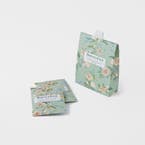 https://s3-ap-southeast-2.amazonaws.com/fusionfactory.commerceconnect.bbnt.production/pim_media/000/169/397/M_F_Hilda-Boxed-Sachets_S4_Magnolia_25882801_SI.jpg?1725599015