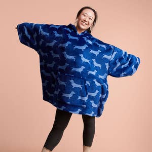 https://s3-ap-southeast-2.amazonaws.com/fusionfactory.commerceconnect.bbnt.production/pim_media/000/160/810/M_F_LS_W24_Flannelette_Campaign_Bailey_Hooded_Sherpa_Talent-3_SI.jpg?1708578370
