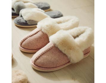 https://s3-ap-southeast-2.amazonaws.com/fusionfactory.commerceconnect.bbnt.production/pim_media/000/160/992/M_F_LS_W24_Flannelette_Campaign_Luxury_Fox_Fur_Boot_Pink_SI.jpg?1709081131