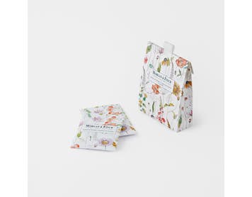 https://s3-ap-southeast-2.amazonaws.com/fusionfactory.commerceconnect.bbnt.production/pim_media/000/169/400/M_F_Lauren-Boxed-Sachets_S4_Botanical-Garden_25883201_SI.jpg?1725599351