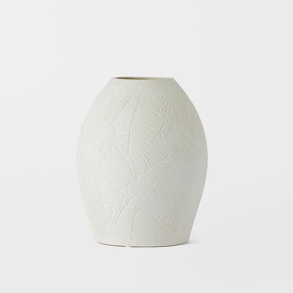 https://s3-ap-southeast-2.amazonaws.com/fusionfactory.commerceconnect.bbnt.production/pim_media/000/169/324/M_F_Linear-Leaf-Ceramic-Vase-Tall_White_25878601_SI.jpg?1725521744