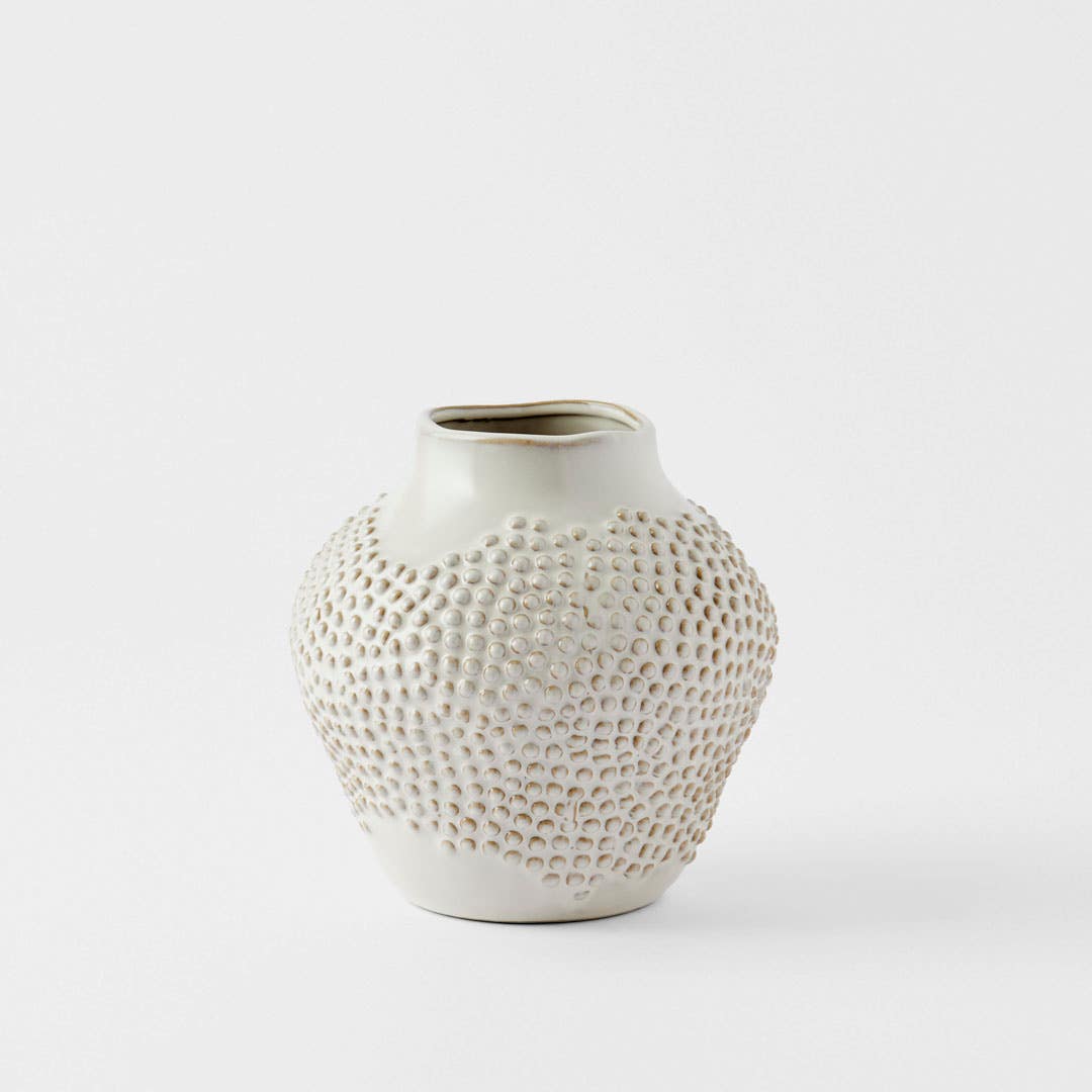 https://s3-ap-southeast-2.amazonaws.com/fusionfactory.commerceconnect.bbnt.production/pim_media/000/159/114/M_F_Liselle-Ceramic-Vase-Sml_White_23201401_SI.jpg?1705877078