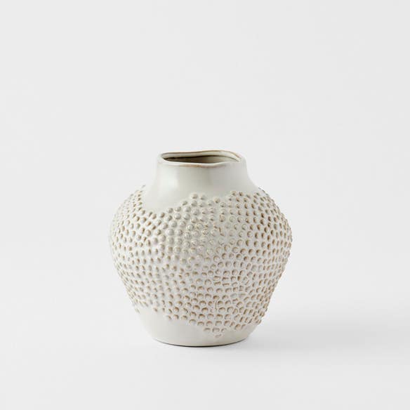 https://s3-ap-southeast-2.amazonaws.com/fusionfactory.commerceconnect.bbnt.production/pim_media/000/159/114/M_F_Liselle-Ceramic-Vase-Sml_White_23201401_SI.jpg?1705877078