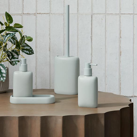https://s3-ap-southeast-2.amazonaws.com/fusionfactory.commerceconnect.bbnt.production/pim_media/000/164/120/M_F_Luka-Bathroom-Set_Grey_23162_R_LS_SI.jpg?1716855148