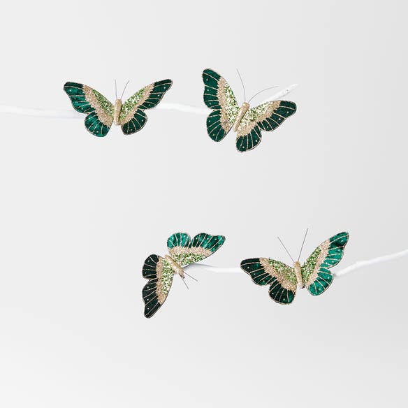 https://s3-ap-southeast-2.amazonaws.com/fusionfactory.commerceconnect.bbnt.production/pim_media/000/197/740/M_F_MR_S4-Velvet-Butterfly-Clips_26219901_SI.jpg?1752637935
