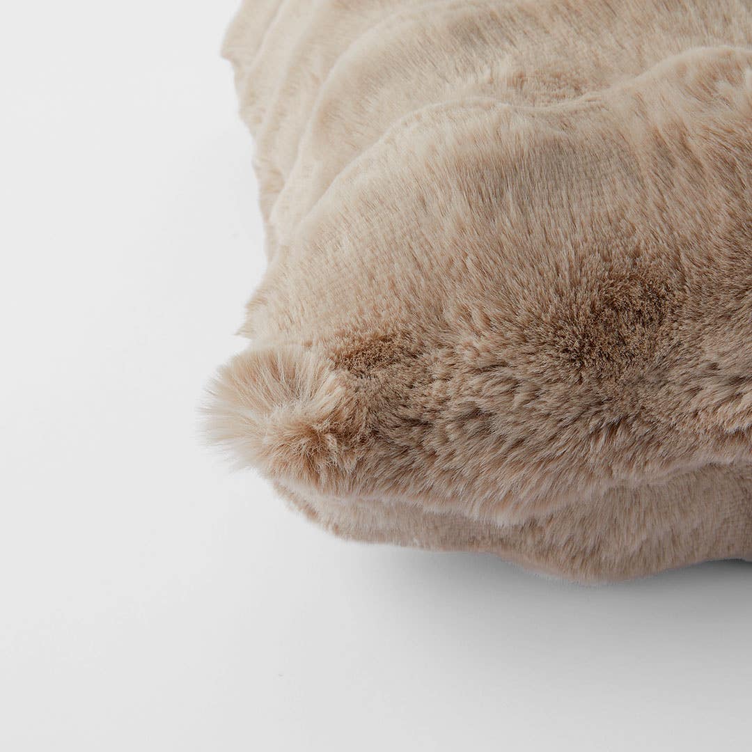 https://s3-ap-southeast-2.amazonaws.com/fusionfactory.commerceconnect.bbnt.production/pim_media/000/160/270/M_F_Malmo-Fur-Cushion_Pumice_23175802_Detail_SI.jpg?1707865277