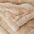 https://s3-ap-southeast-2.amazonaws.com/fusionfactory.commerceconnect.bbnt.production/pim_media/000/161/557/M_F_Malmo-Fur-Throw_Pumice_23175702_Detail_SI.jpg?1709598980