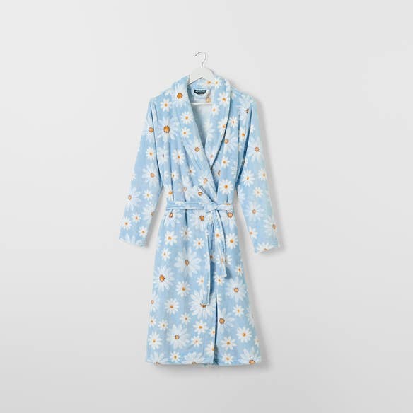 https://s3-ap-southeast-2.amazonaws.com/fusionfactory.commerceconnect.bbnt.production/pim_media/000/190/776/M_F_Marguerite-Printed-Plush-Robe_Marguerite_26125001_SI.jpg?1741729880