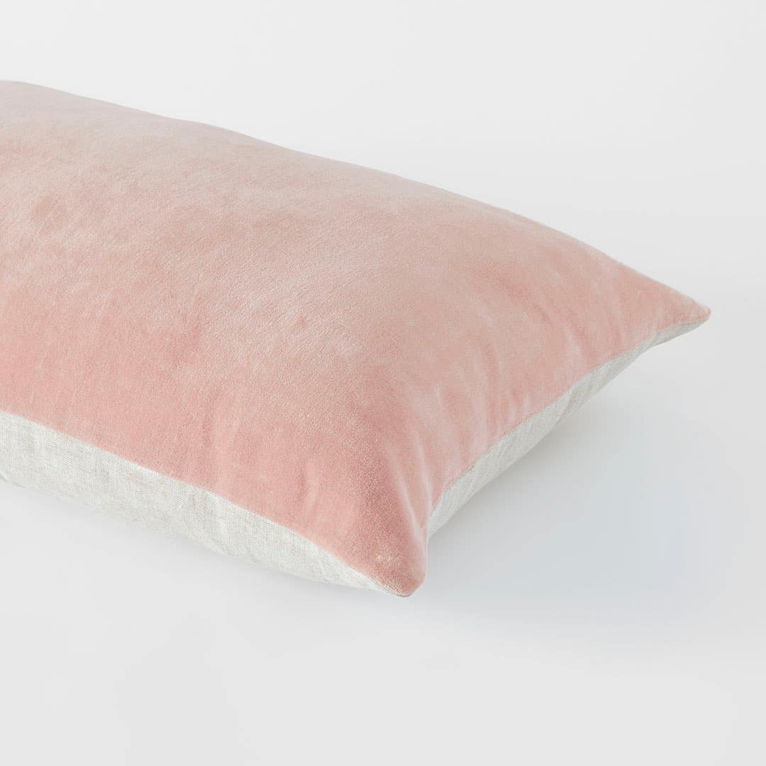 https://s3-ap-southeast-2.amazonaws.com/fusionfactory.commerceconnect.bbnt.production/pim_media/000/194/028/M_F_Meera-Velvet-Cushion_Blush_25836305_Detail-01_SI.jpg?1745300053