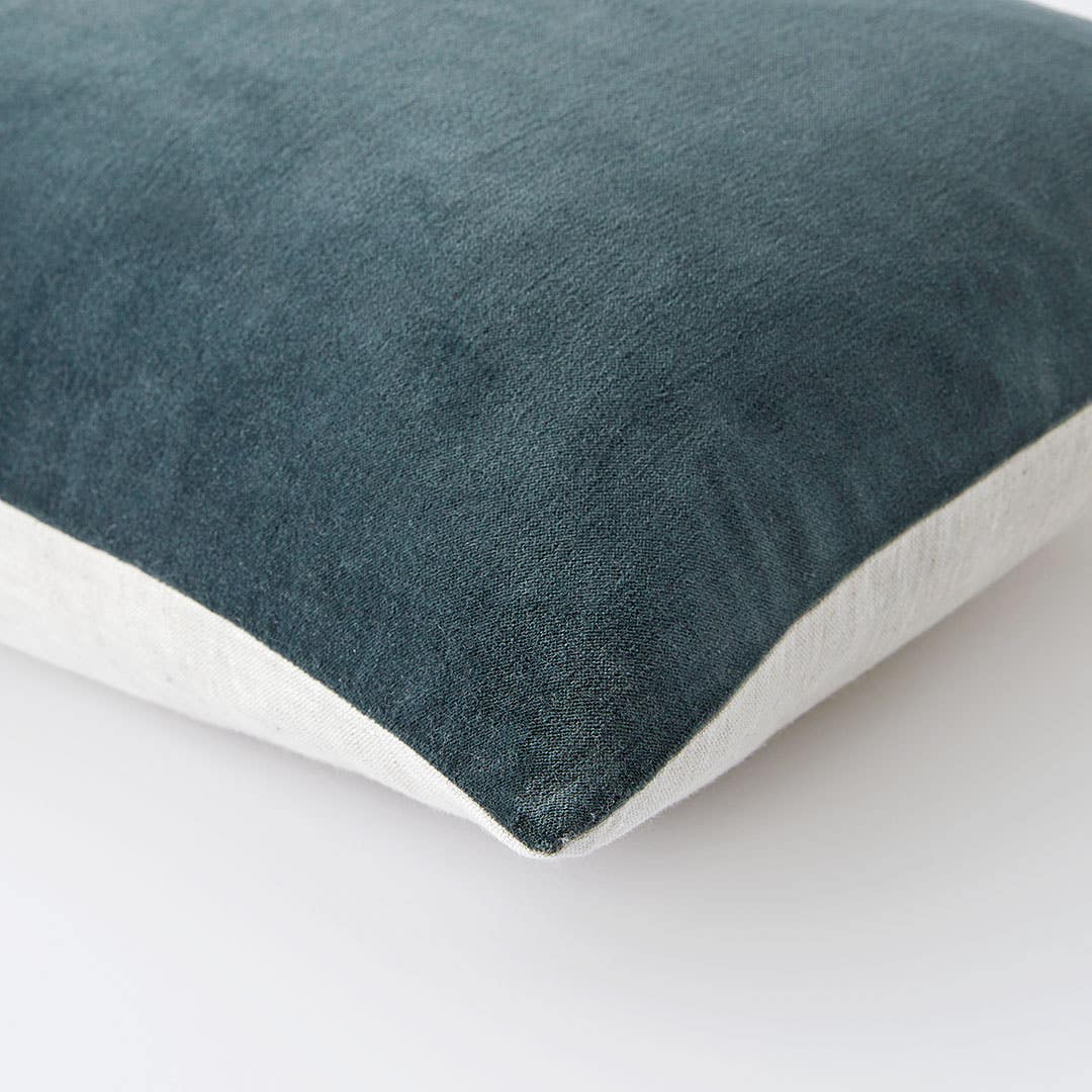 https://s3-ap-southeast-2.amazonaws.com/fusionfactory.commerceconnect.bbnt.production/pim_media/000/168/391/M_F_Meera-Velvet-Cushion_Steel_25836301_Detail_SI.jpg?1724640196