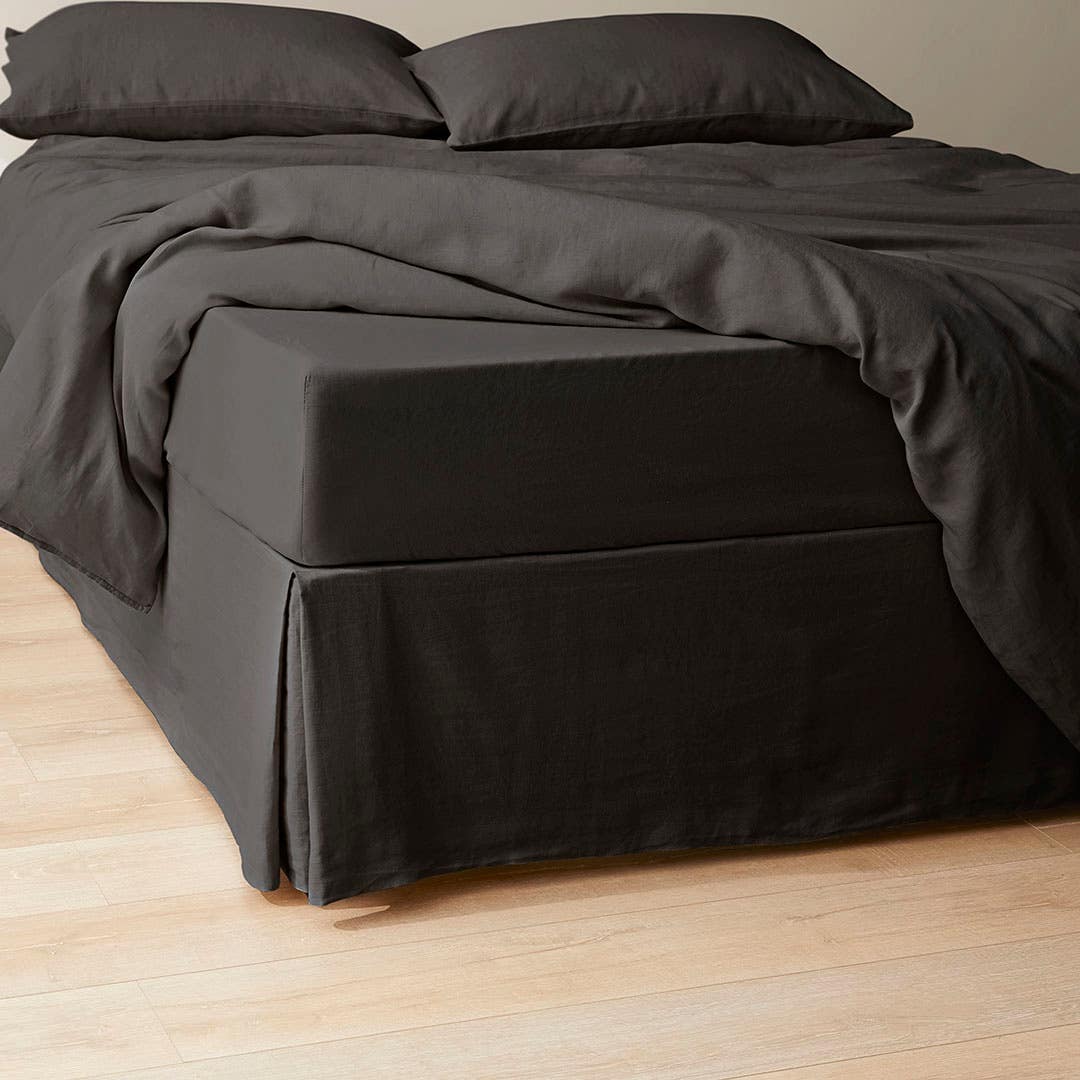 https://s3-ap-southeast-2.amazonaws.com/fusionfactory.commerceconnect.bbnt.production/pim_media/000/154/382/M_F_Milano-Pleated-Valance_Black_BOP_SI.jpg?1696304100