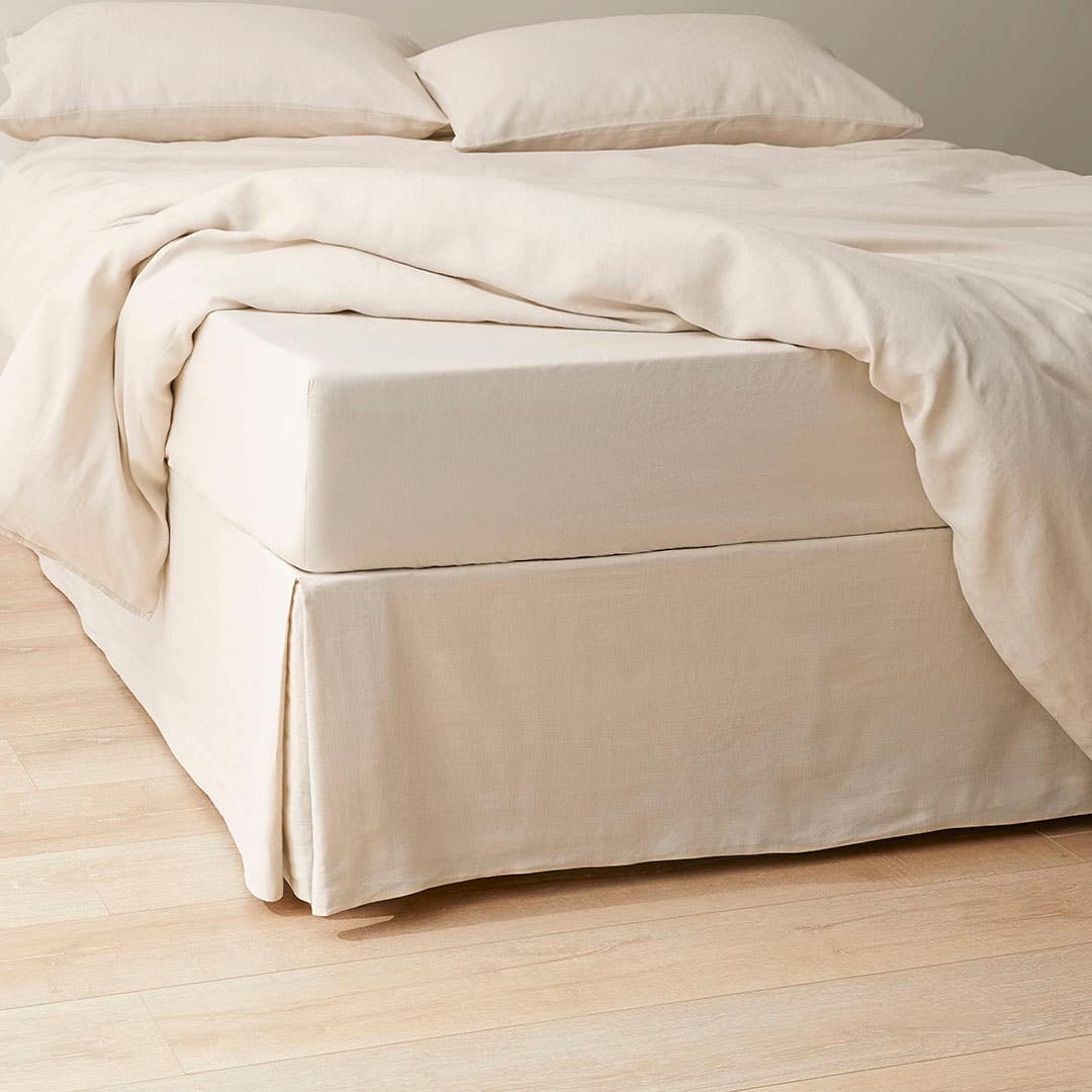 https://s3-ap-southeast-2.amazonaws.com/fusionfactory.commerceconnect.bbnt.production/pim_media/000/154/355/M_F_Milano-Pleated-Valance_Oat_BOP_SI.jpg?1696302088