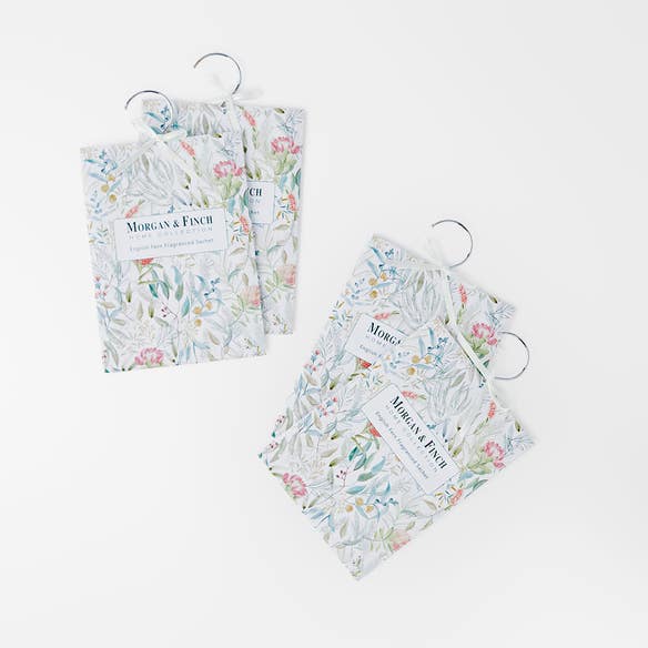 https://s3-ap-southeast-2.amazonaws.com/fusionfactory.commerceconnect.bbnt.production/pim_media/000/169/405/M_F_Mossvale-Hanging-Sachets_S4_English-Fern_25883901_SI.jpg?1725600771