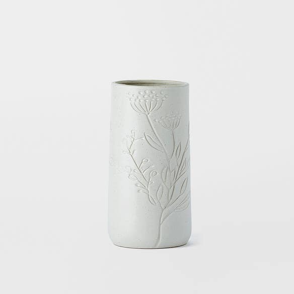 https://s3-ap-southeast-2.amazonaws.com/fusionfactory.commerceconnect.bbnt.production/pim_media/000/169/308/M_F_Natalia-Debossed-Ceramic-Vase-Lrg_White_25872101_SI.jpg?1725521076