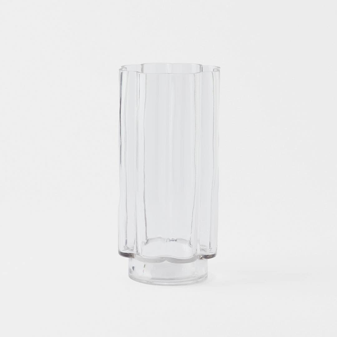 https://s3-ap-southeast-2.amazonaws.com/fusionfactory.commerceconnect.bbnt.production/pim_media/000/159/208/M_F_Pippa-Glass-Vase-Lrg_Clear_23201301_SI.jpg?1705879482