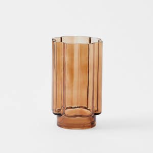 https://s3-ap-southeast-2.amazonaws.com/fusionfactory.commerceconnect.bbnt.production/pim_media/000/159/201/M_F_Pippa-Glass-Vase-Sml_Cinnamon_23201203_SI.jpg?1705879405