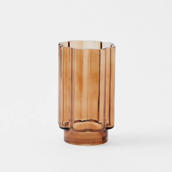 https://s3-ap-southeast-2.amazonaws.com/fusionfactory.commerceconnect.bbnt.production/pim_media/000/159/201/M_F_Pippa-Glass-Vase-Sml_Cinnamon_23201203_SI.jpg?1705879405