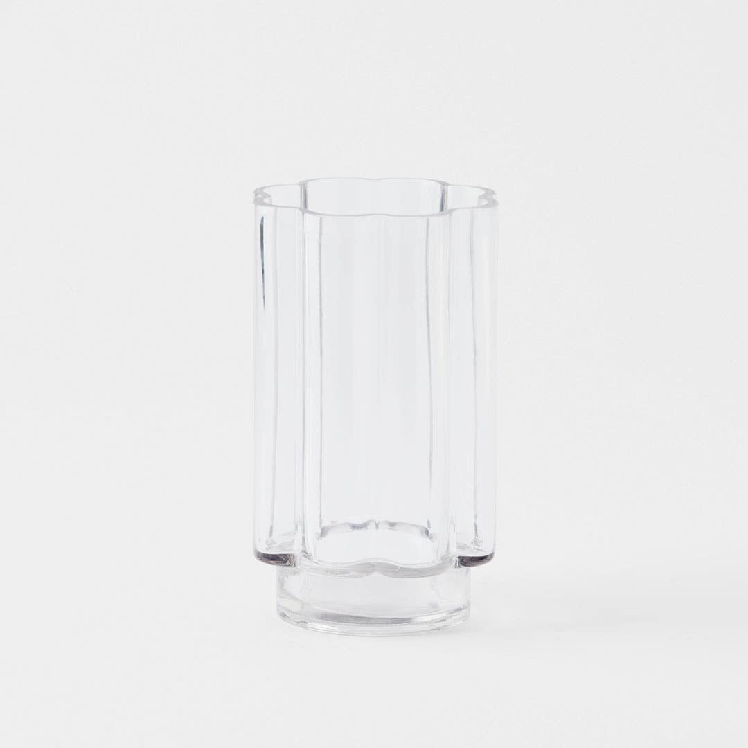 https://s3-ap-southeast-2.amazonaws.com/fusionfactory.commerceconnect.bbnt.production/pim_media/000/159/209/M_F_Pippa-Glass-Vase-Sml_Clear_23201201_SI.jpg?1705879493