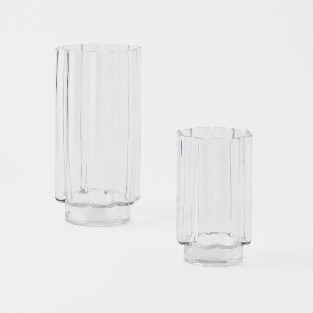 https://s3-ap-southeast-2.amazonaws.com/fusionfactory.commerceconnect.bbnt.production/pim_media/000/159/210/M_F_Pippa-Glass-Vase_Clear_23201_R_SI.jpg?1705879501