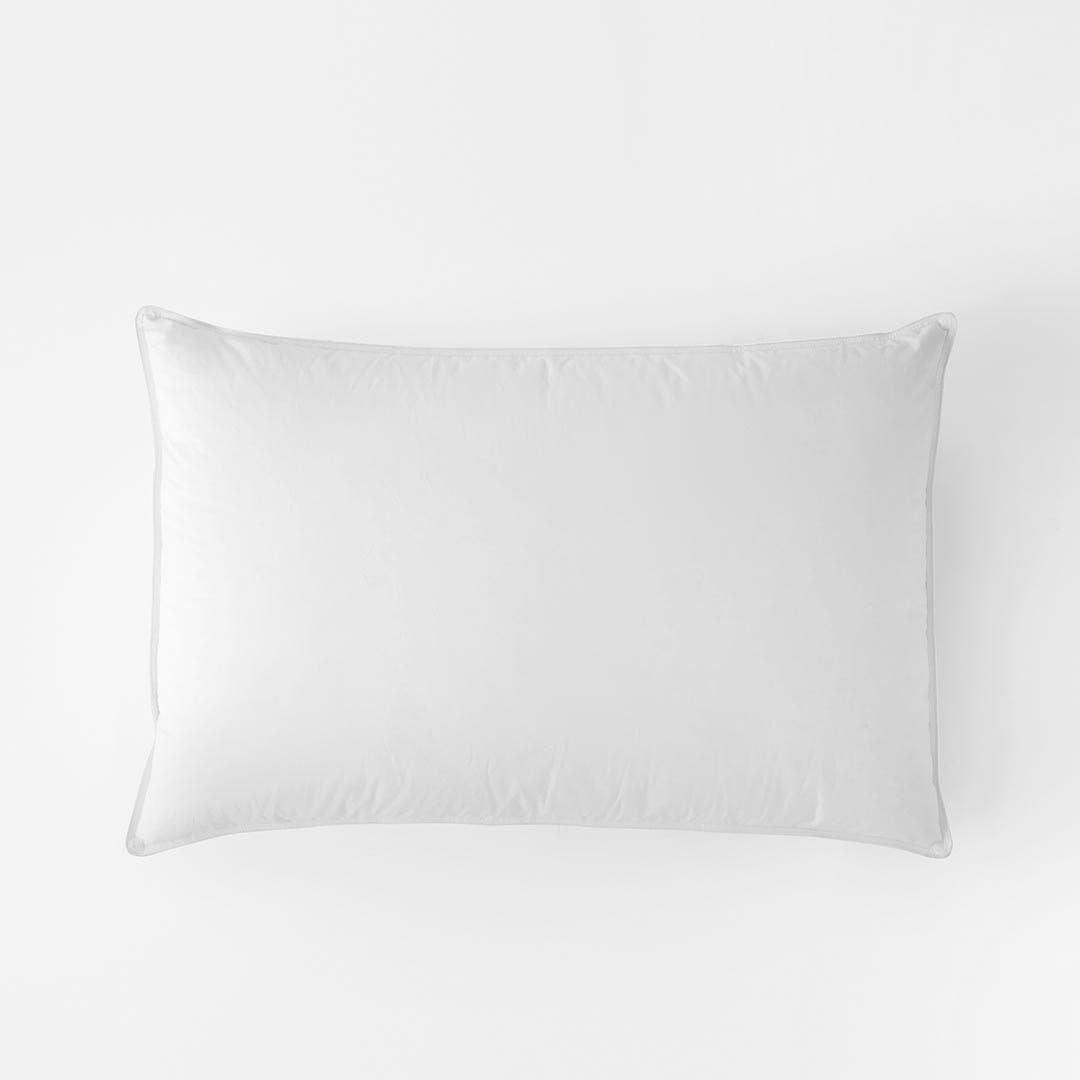 https://s3-ap-southeast-2.amazonaws.com/fusionfactory.commerceconnect.bbnt.production/pim_media/000/148/272/M_F_Platinum_Duck_Pillow_White_22554801_V2_SI.jpg?1683842682