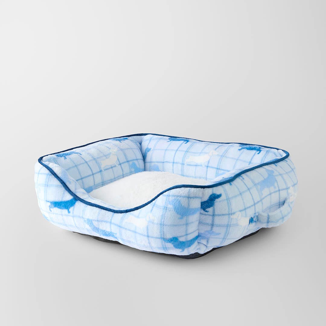 https://s3-ap-southeast-2.amazonaws.com/fusionfactory.commerceconnect.bbnt.production/pim_media/000/172/859/M_F_Plush_Pet_Bed_Small_Charlie_Blue_25981001_SI.jpg?1729057401