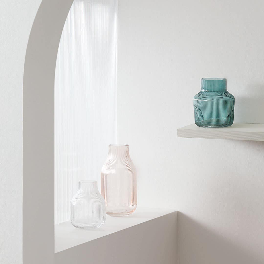 https://s3-ap-southeast-2.amazonaws.com/fusionfactory.commerceconnect.bbnt.production/pim_media/000/154/569/M_F_S23-24-LS_Decorator_Bennett_Vases_SI.jpg?1697150451
