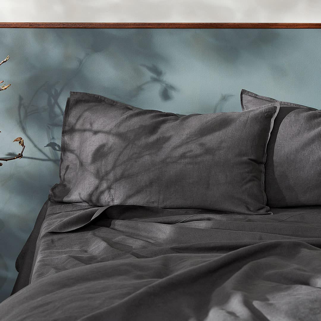 https://s3-ap-southeast-2.amazonaws.com/fusionfactory.commerceconnect.bbnt.production/pim_media/000/156/062/M_F_S23-24_Milano_Granite_Pillow_SI.jpg?1699854615