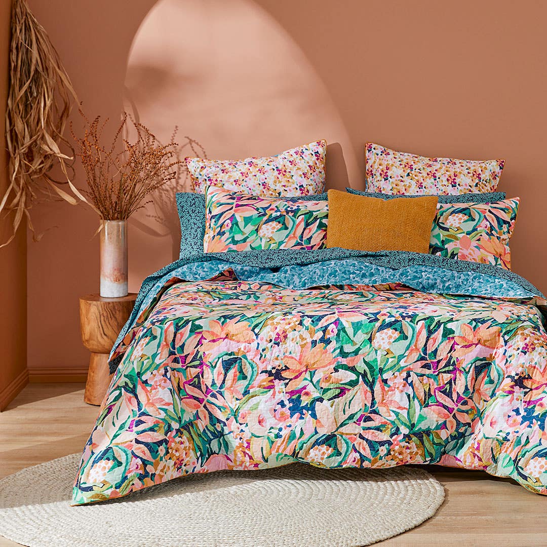 Quilt covers bed bath and outlet table