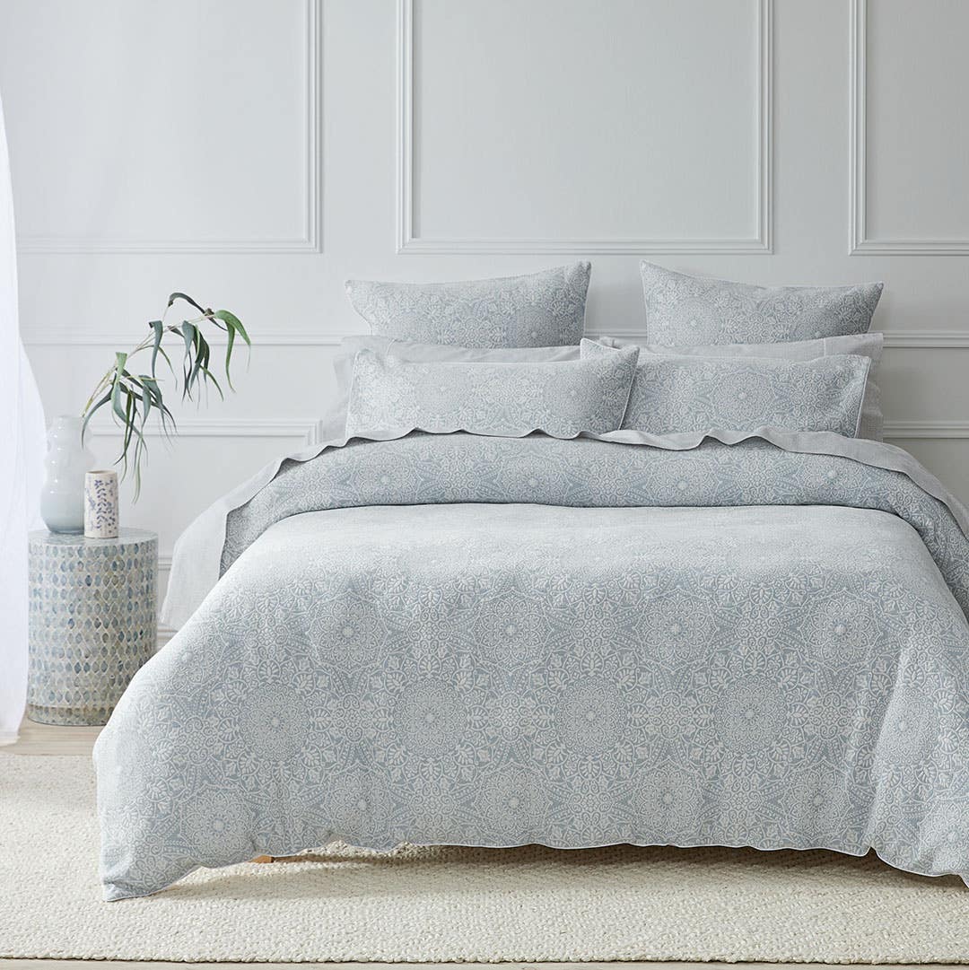 https://s3-ap-southeast-2.amazonaws.com/fusionfactory.commerceconnect.bbnt.production/pim_media/000/163/952/M_F_S24-25_Bedlinen_BOP_Arlen_QQC_V2_SI.jpg?1716170674