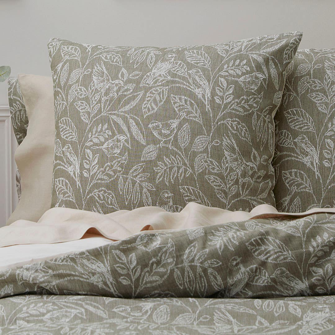 https://s3-ap-southeast-2.amazonaws.com/fusionfactory.commerceconnect.bbnt.production/pim_media/000/171/048/M_F_S24-25_Bedlinen_BOP_Birdsong_QQC_Euro_SI.jpg?1727246717