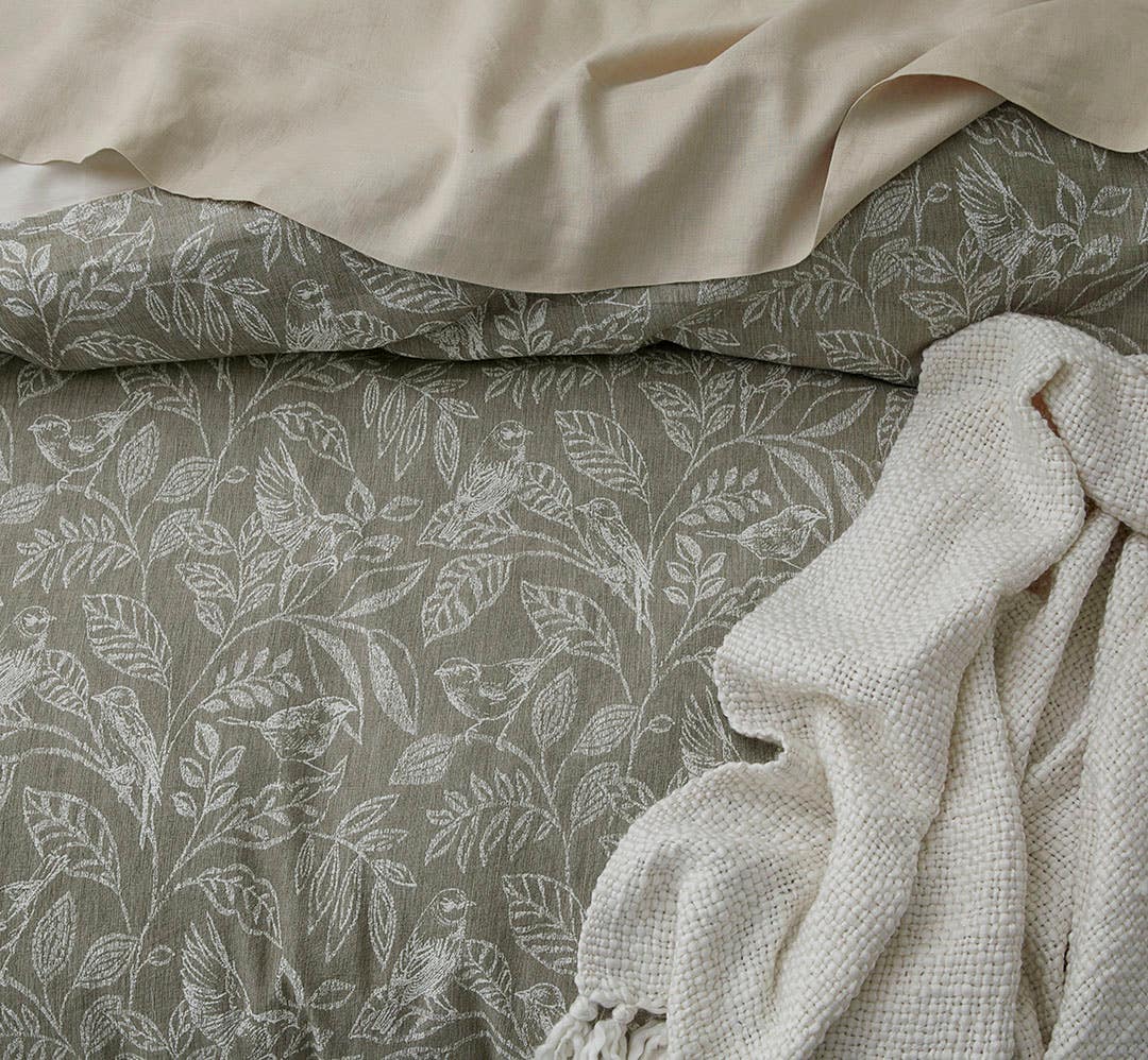 https://s3-ap-southeast-2.amazonaws.com/fusionfactory.commerceconnect.bbnt.production/pim_media/000/171/046/M_F_S24-25_Bedlinen_BOP_Birdsong_QQC_Marketing_Detail-02_SI.jpg?1727246716