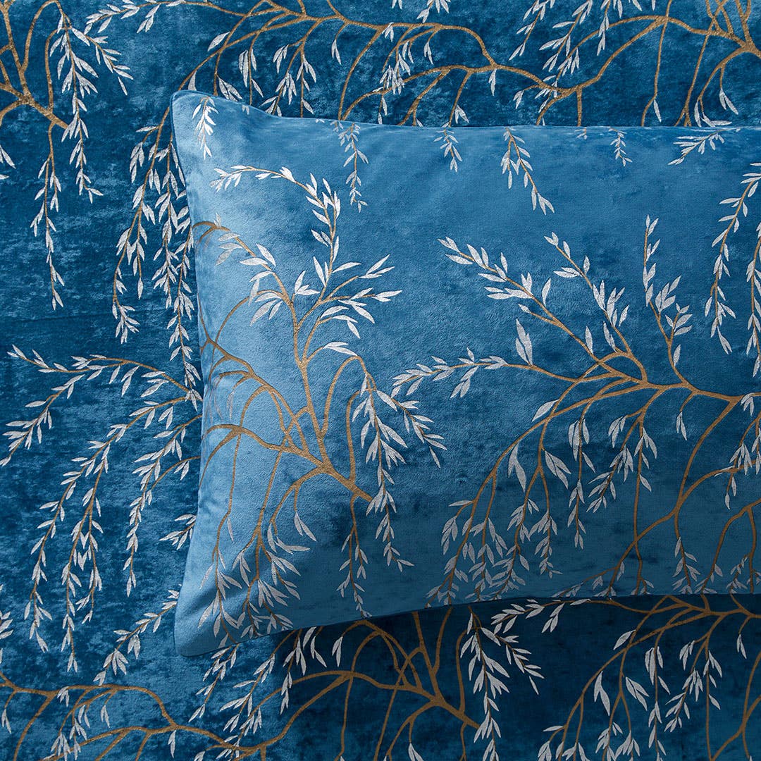 https://s3-ap-southeast-2.amazonaws.com/fusionfactory.commerceconnect.bbnt.production/pim_media/000/163/785/M_F_S24-25_Bedlinen_BOP_Gwendoline_QQC_Detail-02_SI.jpg?1715643068