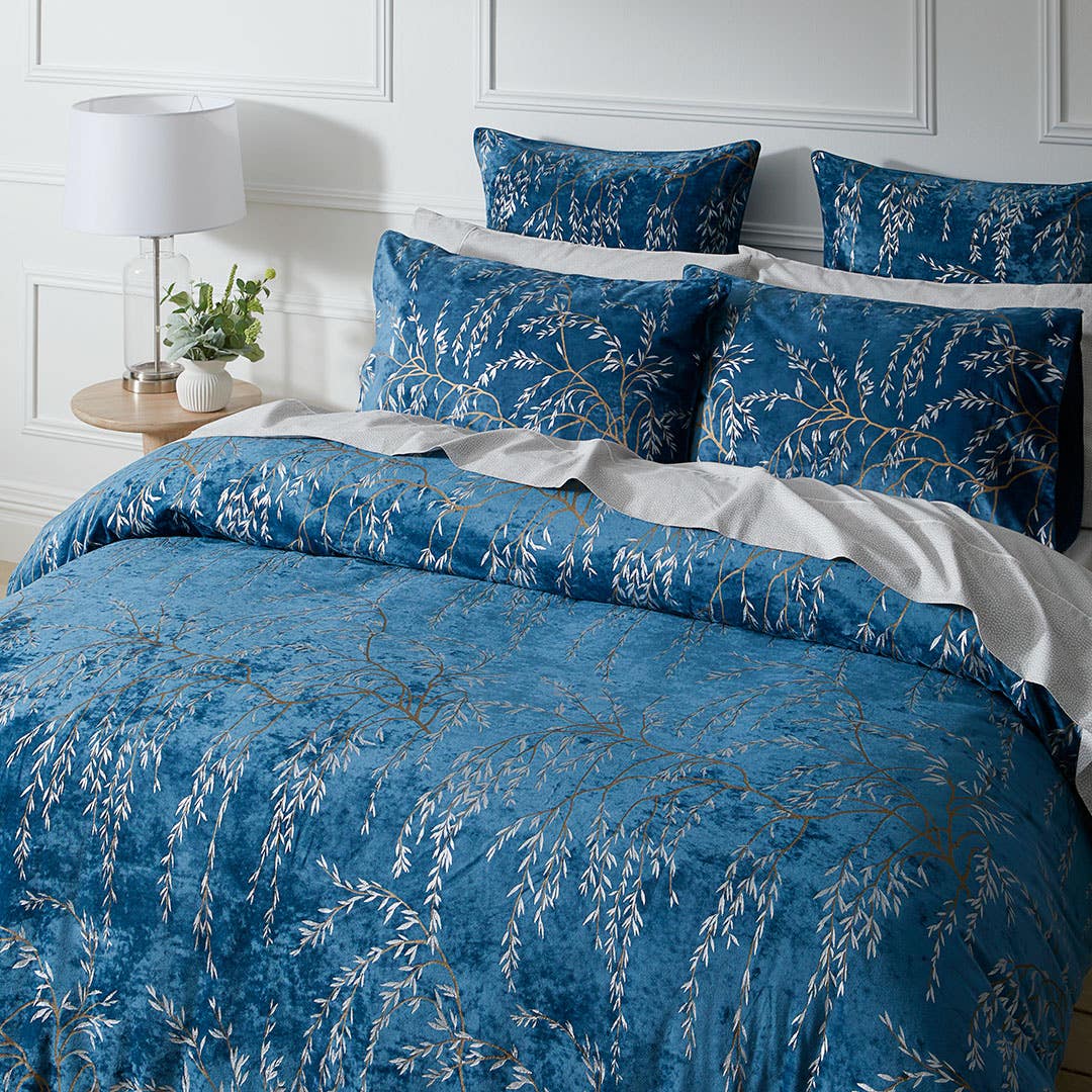 https://s3-ap-southeast-2.amazonaws.com/fusionfactory.commerceconnect.bbnt.production/pim_media/000/163/786/M_F_S24-25_Bedlinen_BOP_Gwendoline_QQC_Marketing_SI.jpg?1715643068